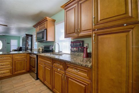 Casa en venta en Tampa, Florida, 4 dormitorios, 144.93 m2 № 1777974 - foto 6