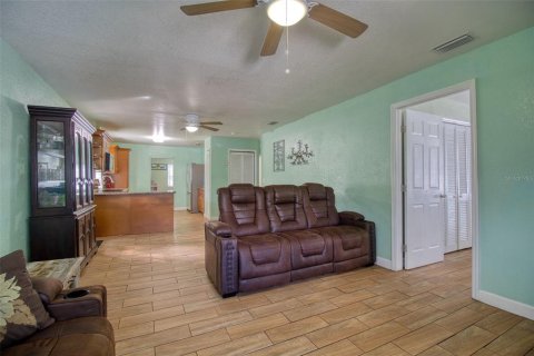 Casa en venta en Tampa, Florida, 4 dormitorios, 144.93 m2 № 1777974 - foto 10