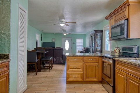 Casa en venta en Tampa, Florida, 4 dormitorios, 144.93 m2 № 1777974 - foto 8