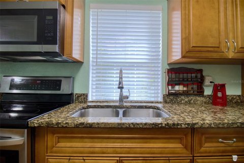 Casa en venta en Tampa, Florida, 4 dormitorios, 144.93 m2 № 1777974 - foto 9