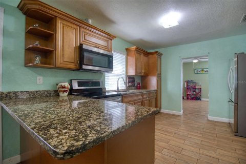 Casa en venta en Tampa, Florida, 4 dormitorios, 144.93 m2 № 1777974 - foto 5
