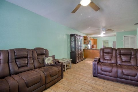 Casa en venta en Tampa, Florida, 4 dormitorios, 144.93 m2 № 1777974 - foto 11