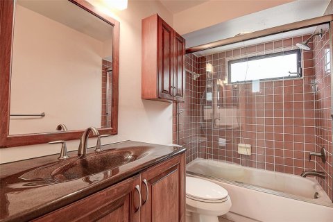 House in Palm Harbor, Florida 2 bedrooms, 151.52 sq.m. № 2416847 - photo 22
