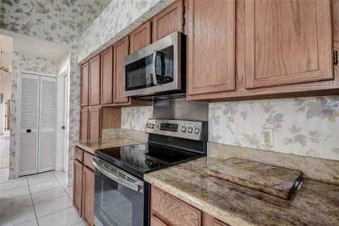House in Palm Harbor, Florida 2 bedrooms, 151.52 sq.m. № 2416847 - photo 14