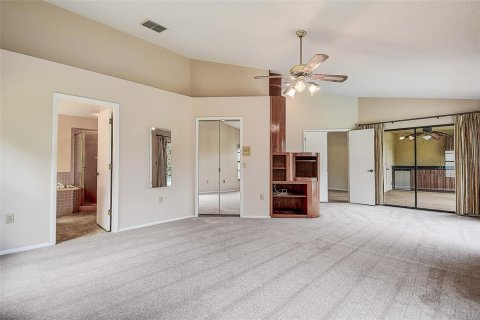 House in Palm Harbor, Florida 2 bedrooms, 151.52 sq.m. № 2416847 - photo 16