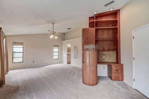 House in Palm Harbor, Florida 2 bedrooms, 151.52 sq.m. № 2416847 - photo 18