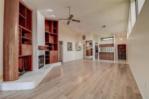 House in Palm Harbor, Florida 2 bedrooms, 151.52 sq.m. № 2416847 - photo 11