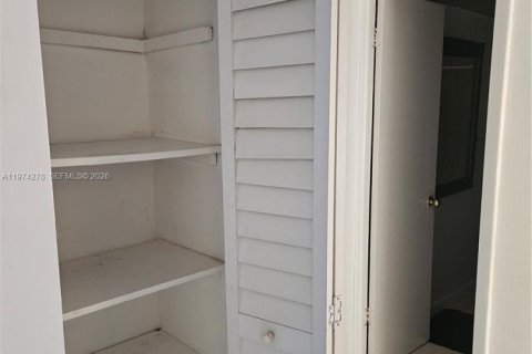 Снять в аренду кондоминиум в Лодерхилл, Флорида 2 спальни, 81.57м2, № 2036591 - фото 23