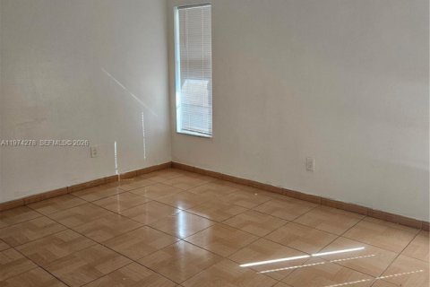 Снять в аренду кондоминиум в Лодерхилл, Флорида 2 спальни, 81.57м2, № 2036591 - фото 25