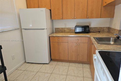 Снять в аренду кондоминиум в Лодерхилл, Флорида 2 спальни, 81.57м2, № 2036591 - фото 11