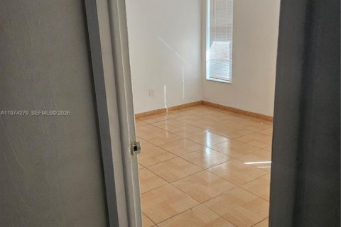 Снять в аренду кондоминиум в Лодерхилл, Флорида 2 спальни, 81.57м2, № 2036591 - фото 24