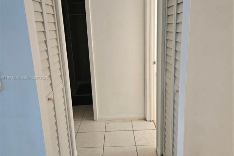 Снять в аренду кондоминиум в Лодерхилл, Флорида 2 спальни, 81.57м2, № 2036591 - фото 22