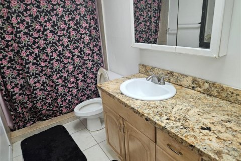 Снять в аренду кондоминиум в Лодерхилл, Флорида 2 спальни, 81.57м2, № 2036591 - фото 30