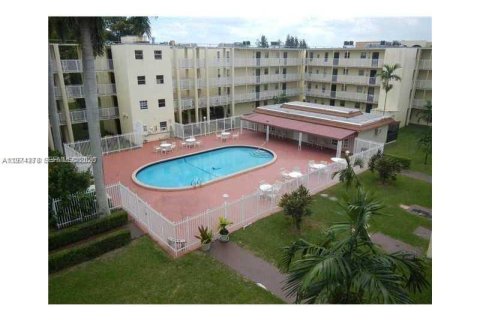 Кондоминиум с 2 спальнями в Лодерхилл, Флорида № 2036591