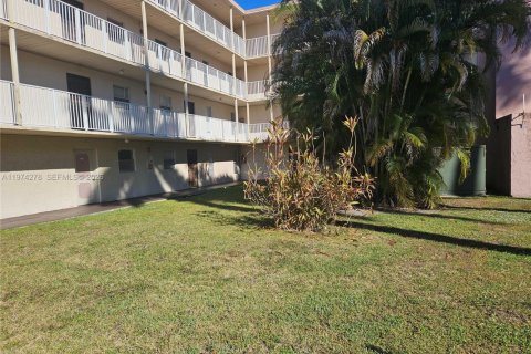 Снять в аренду кондоминиум в Лодерхилл, Флорида 2 спальни, 81.57м2, № 2036591 - фото 6