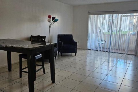 Снять в аренду кондоминиум в Лодерхилл, Флорида 2 спальни, 81.57м2, № 2036591 - фото 16