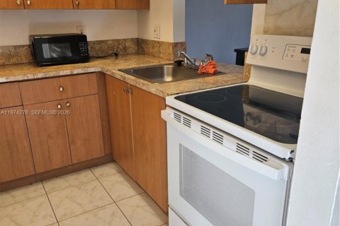 Снять в аренду кондоминиум в Лодерхилл, Флорида 2 спальни, 81.57м2, № 2036591 - фото 12