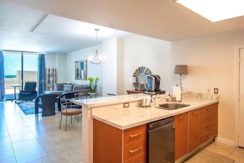 Condo in Miami, Florida, 3 bedrooms  № 2029962 - photo 8