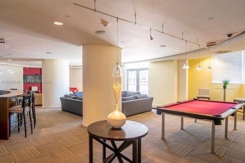 Condo in Miami, Florida, 3 bedrooms  № 2029962 - photo 19
