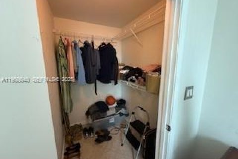 Condo in Miami, Florida, 3 bedrooms  № 2029962 - photo 14