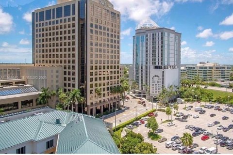 Condo in Miami, Florida, 3 bedrooms  № 2029962 - photo 22