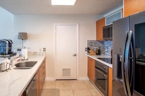 Condo in Miami, Florida, 3 bedrooms  № 2029962 - photo 5