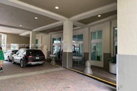 Condo in Miami, Florida, 3 bedrooms  № 2029962 - photo 3