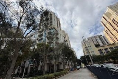 Condo in Miami, Florida, 3 bedrooms  № 2029962 - photo 24