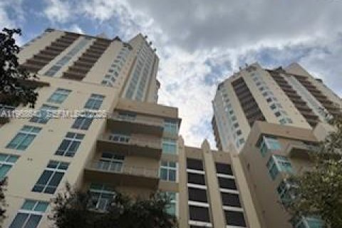 Condo in Miami, Florida, 3 bedrooms  № 2029962 - photo 23