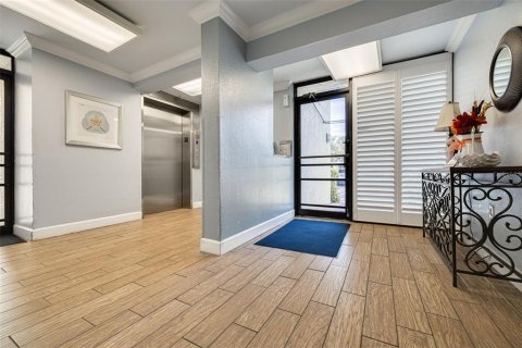 Купить кондоминиум в Южная Пасадена, Флорида 8 комнат, 103.59м2, № 1907796 - фото 3