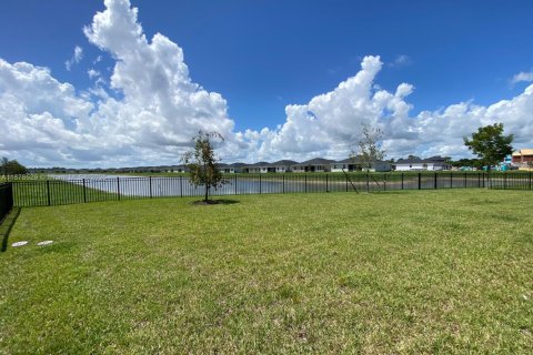Villa ou maison à louer à Port St. Lucie, Floride: 4 chambres, 168.52 m2 № 1922186 - photo 10