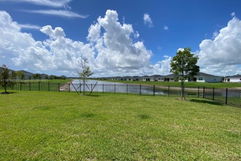 Villa ou maison à louer à Port St. Lucie, Floride: 4 chambres, 168.52 m2 № 1922186 - photo 4