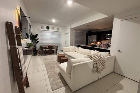 Touwnhouse à vendre à Homestead, Floride: 4 chambres, 133.22 m2 № 2090353 - photo 5