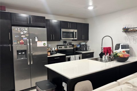 Touwnhouse à vendre à Homestead, Floride: 4 chambres, 133.22 m2 № 2090353 - photo 2