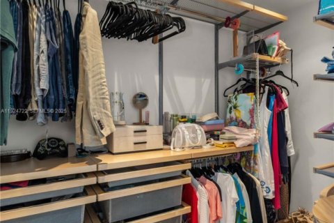 Copropriété à louer à Miami, Floride: 2 chambres, 171.78 m2 № 1984603 - photo 16