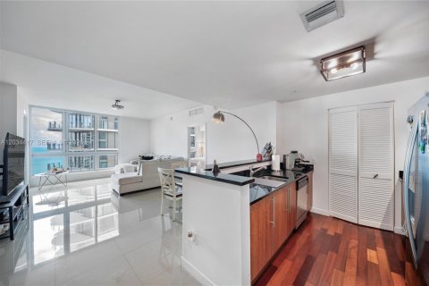 Condo in Miami, Florida, 2 bedrooms № 2256406 - photo 6