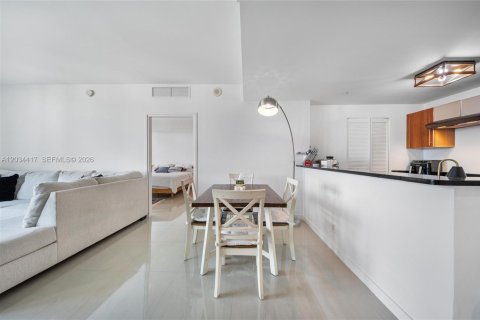 Condo in Miami, Florida, 2 bedrooms № 2256406 - photo 17