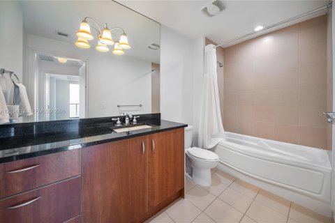 Condo in Miami, Florida, 2 bedrooms № 2256406 - photo 12