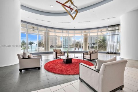 Condo in Miami, Florida, 2 bedrooms № 2256406 - photo 29