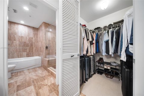 Condo in Miami, Florida, 2 bedrooms № 2256406 - photo 9