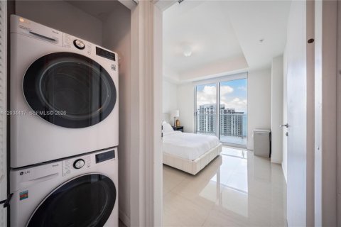 Condo in Miami, Florida, 2 bedrooms № 2256406 - photo 13
