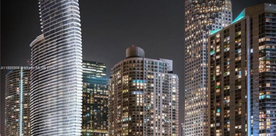 Condo à Miami, Floride, 3 chambres № 1794292