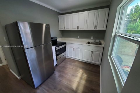 Propiedad comercial en venta en Miami, Florida, 140.47 m2 № 1988445 - foto 8