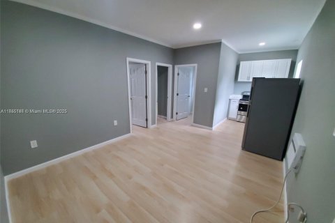 Propiedad comercial en venta en Miami, Florida, 140.47 m2 № 1988445 - foto 10