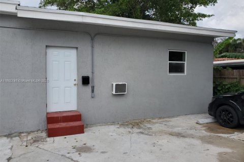 Propiedad comercial en venta en Miami, Florida, 140.47 m2 № 1988445 - foto 3