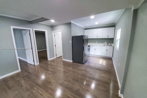 Propiedad comercial en venta en Miami, Florida, 140.47 m2 № 1988445 - foto 5