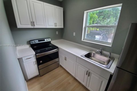 Propiedad comercial en venta en Miami, Florida, 140.47 m2 № 1988445 - foto 12