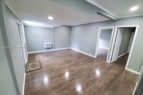 Propiedad comercial en venta en Miami, Florida, 140.47 m2 № 1988445 - foto 7