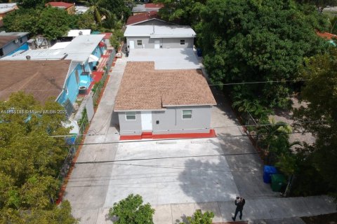 Propiedad comercial en venta en Miami, Florida, 140.47 m2 № 1988445 - foto 1