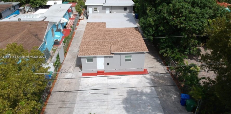 Propiedad comercial en Miami, Florida 140.47 m2 № 1988445
